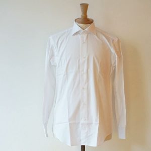 上質な白シャツ