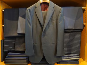 鉄紺スーツ